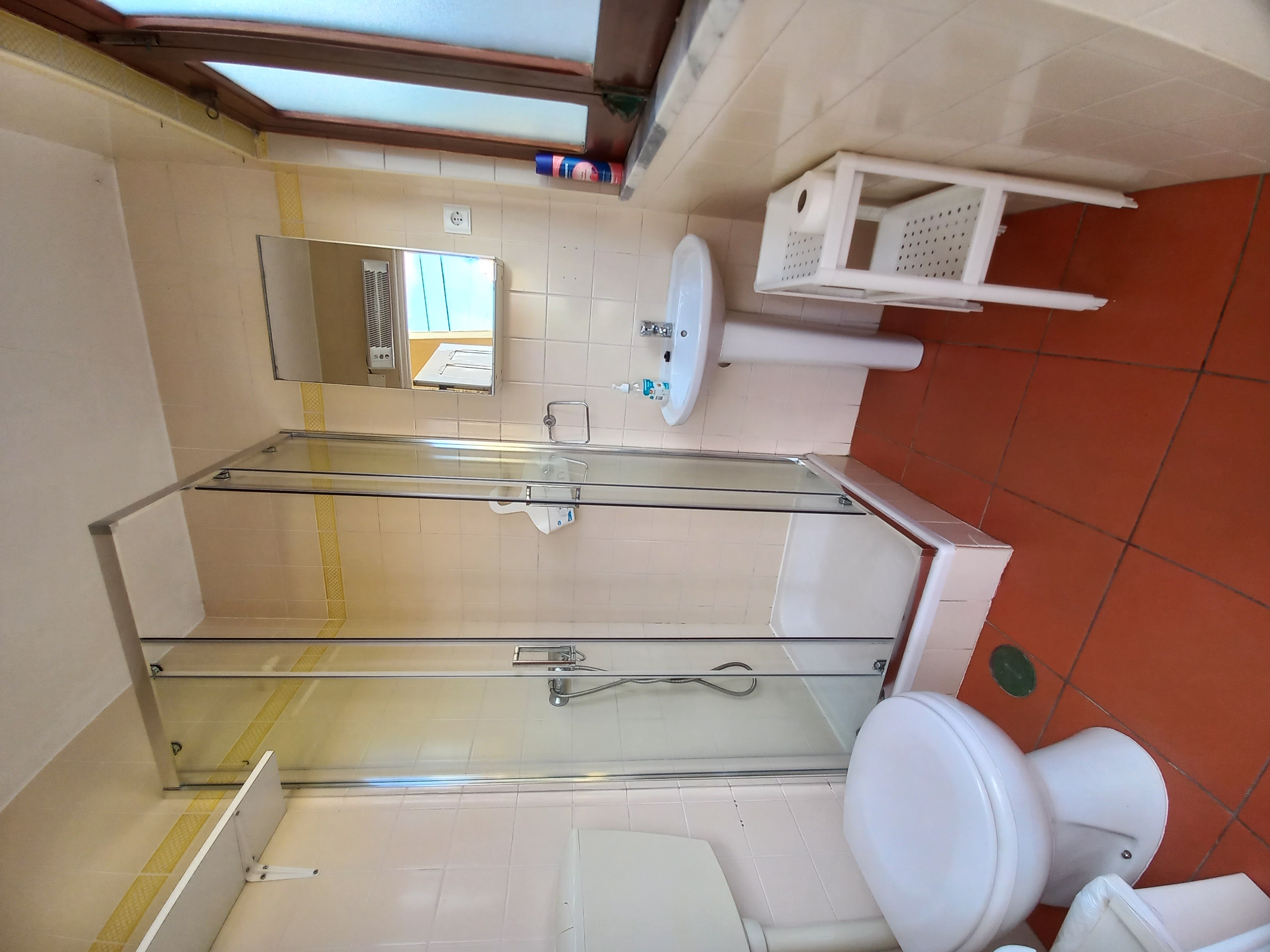 Full Bathroom 2